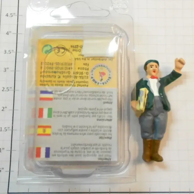 Sale Elita Modelle 10011 Man Figure With Green Hat And White Book - Your Source for Gaming Essentials Trains