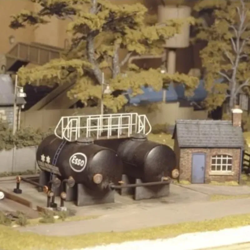 Ratio 529 OO Scale Oil Depot - Plastic Kit - Your Source for Gaming Essentials* Clearance