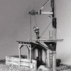 Sequoia Scale Models 4011 HO/HOn3 Sand House & Bucket Crane Kit - Your Source for Gaming Essentials* New