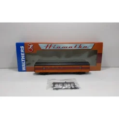 Walthers 932-9201 HO Scale Milwaukee Road 1955 Twin Cities Hiawatha RPO Car - Your Source for Gaming Essentials Discount